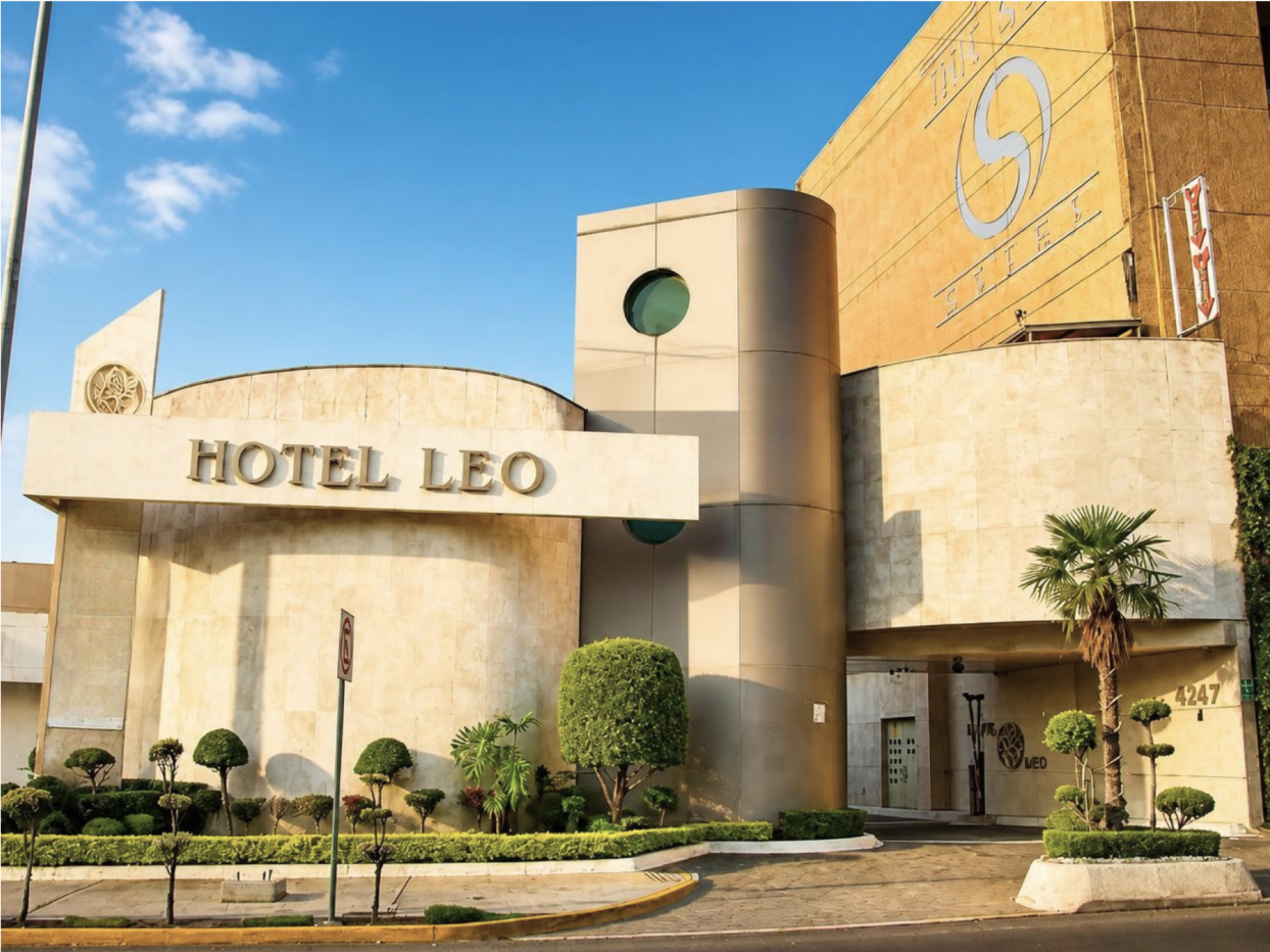 Fachada Hotel Leo